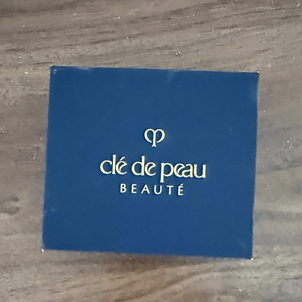 Clé de Peau Beauté guasha